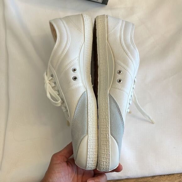 BACKYARD FOOTWEAR WHITE SNEAKERS.  NEW IN BOX - Picture 5 of 9